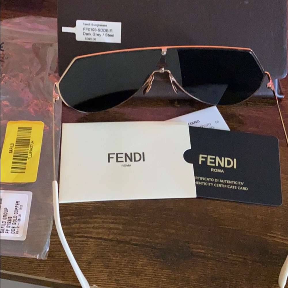 Shades 🕶 - Picture 2 of 5